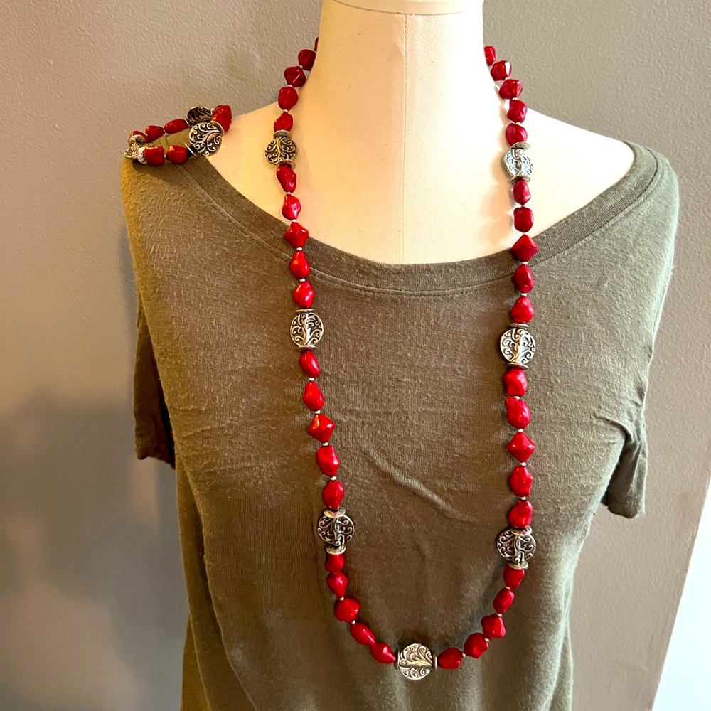 Premier Designs Salsa necklace and bracelet set.